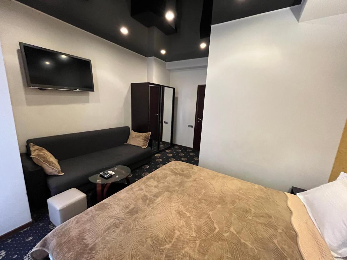 Hotel New Royal Tbilissi Extérieur photo