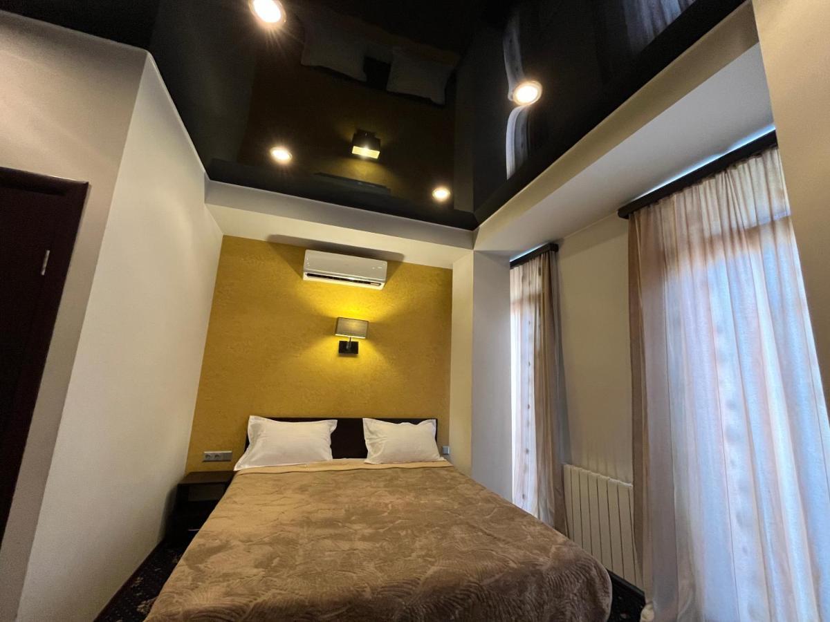 Hotel New Royal Tbilissi Extérieur photo