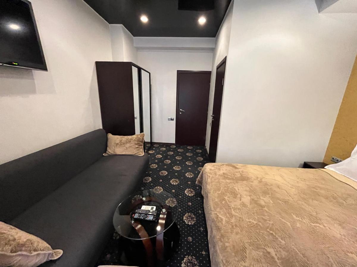 Hotel New Royal Tbilissi Extérieur photo